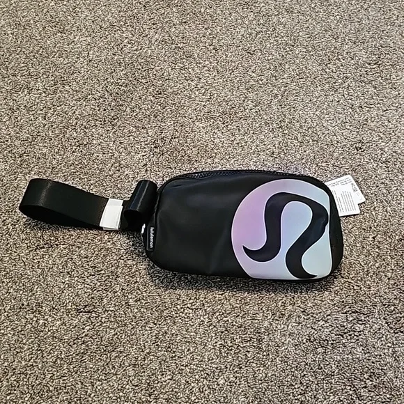 Lululemon Everywhere Belt Bag Rainbow Logo O/S Black NEW - Picture 7 of 10